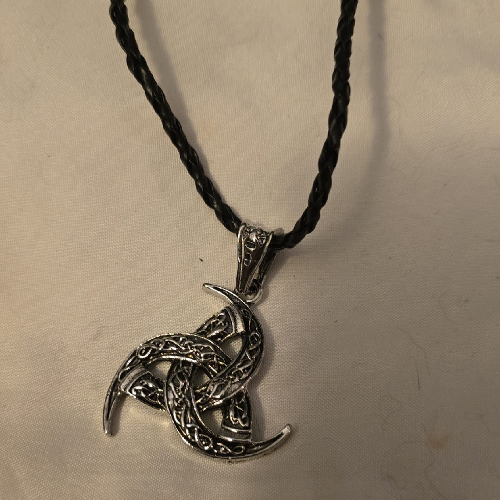Silver Celtic Knot Pendant Necklace